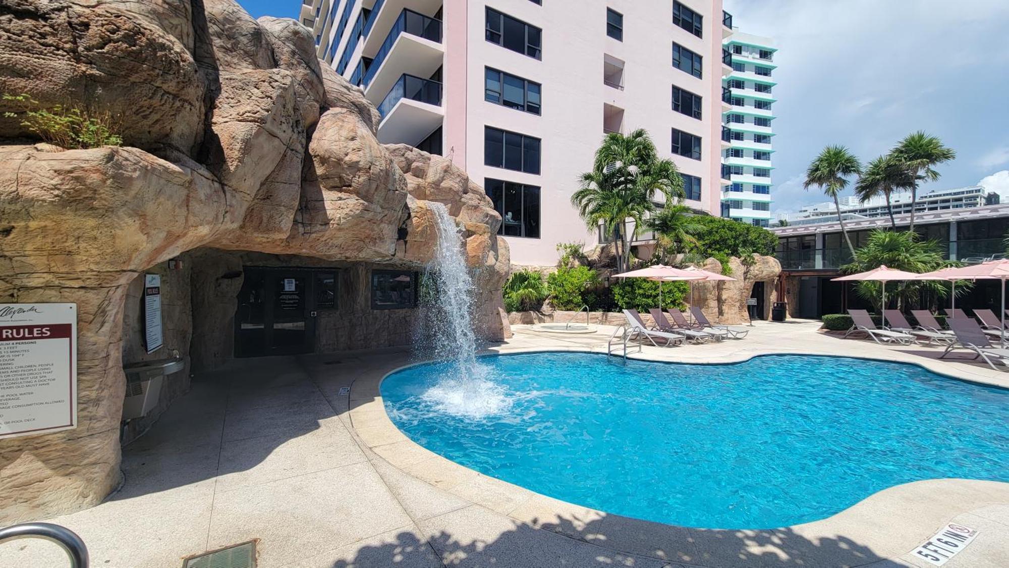 2 Bedroom 2 Bath Beachfront Condo On Miami Beach Millionaire Row Bagian luar foto