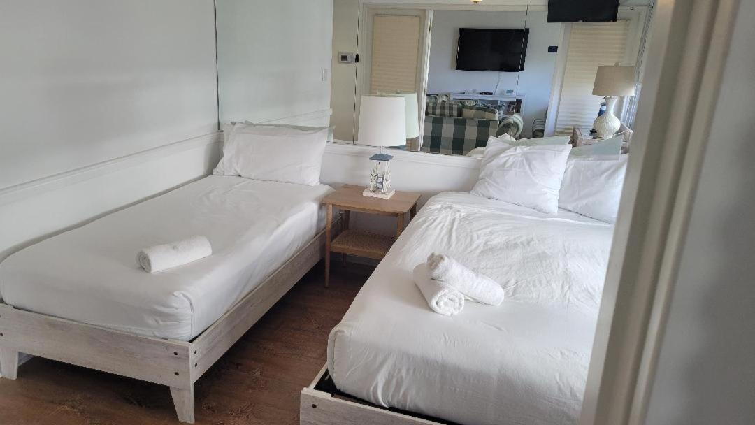2 Bedroom 2 Bath Beachfront Condo On Miami Beach Millionaire Row Bagian luar foto