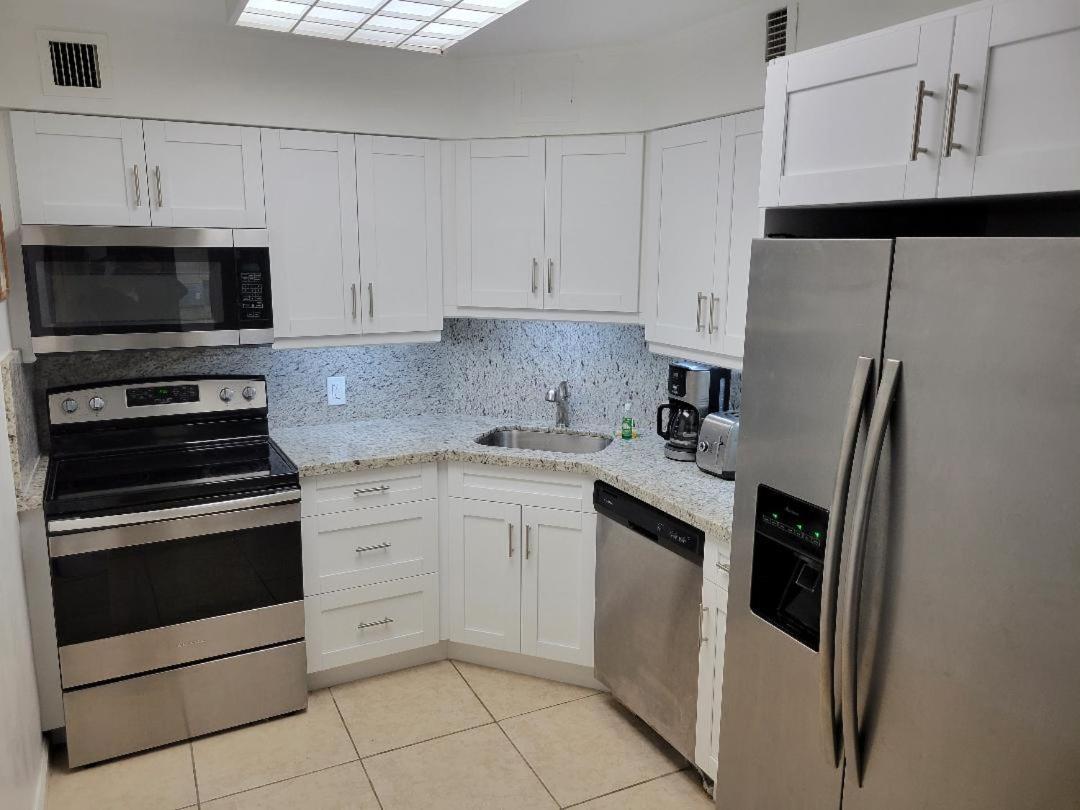 2 Bedroom 2 Bath Beachfront Condo On Miami Beach Millionaire Row Bagian luar foto