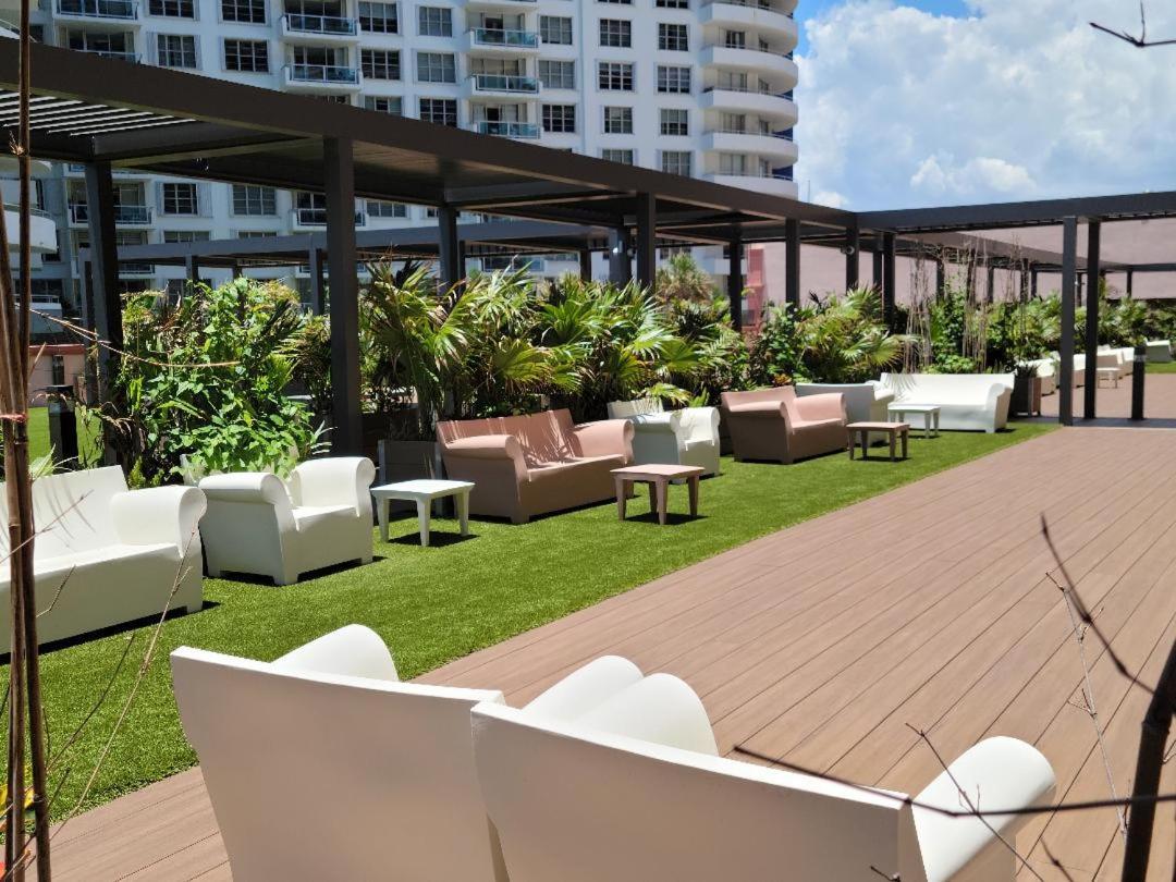 2 Bedroom 2 Bath Beachfront Condo On Miami Beach Millionaire Row Bagian luar foto