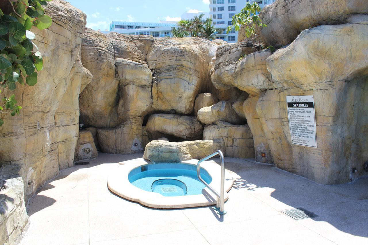 2 Bedroom 2 Bath Beachfront Condo On Miami Beach Millionaire Row Bagian luar foto