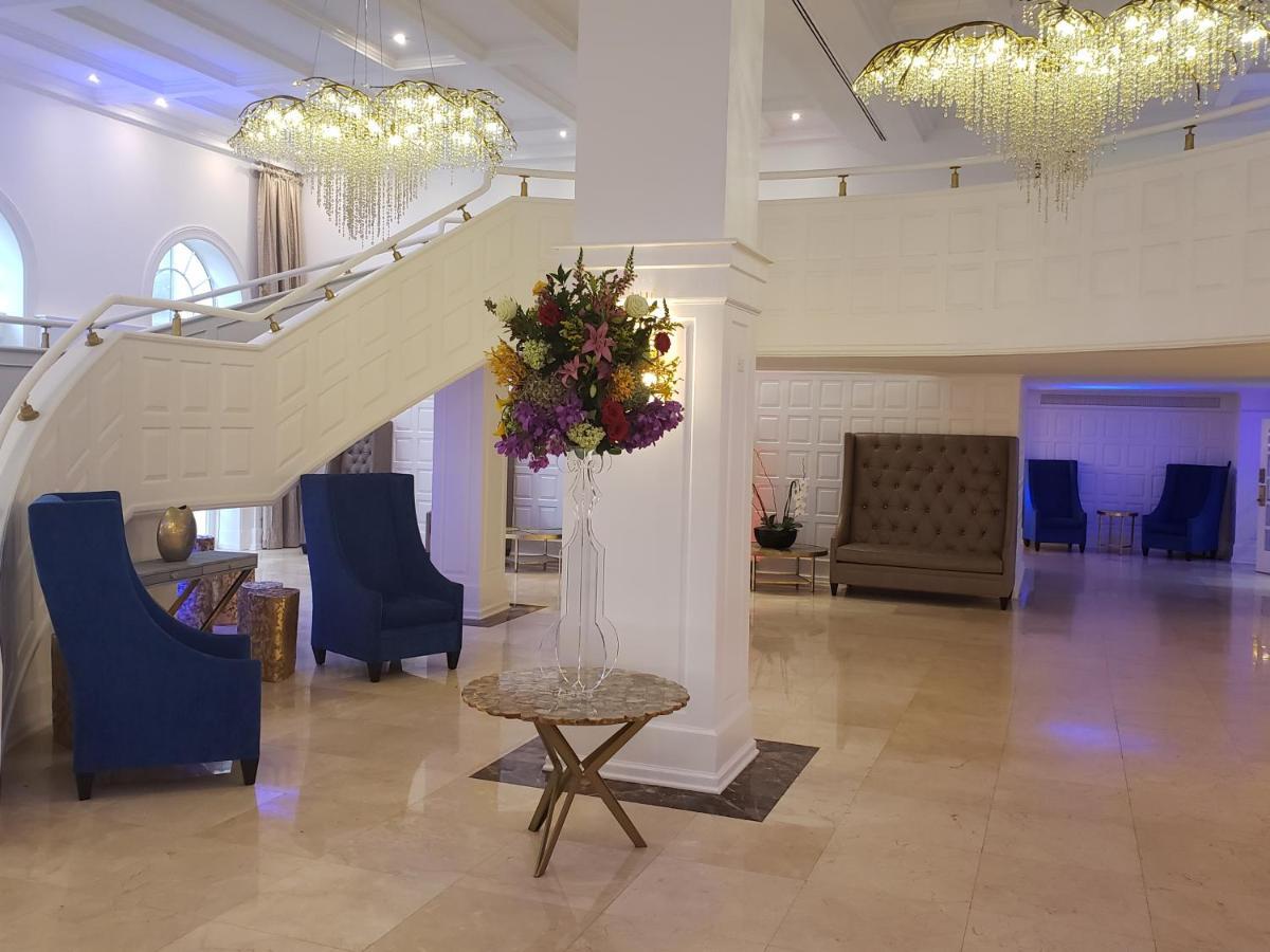 2 Bedroom 2 Bath Beachfront Condo On Miami Beach Millionaire Row Bagian luar foto